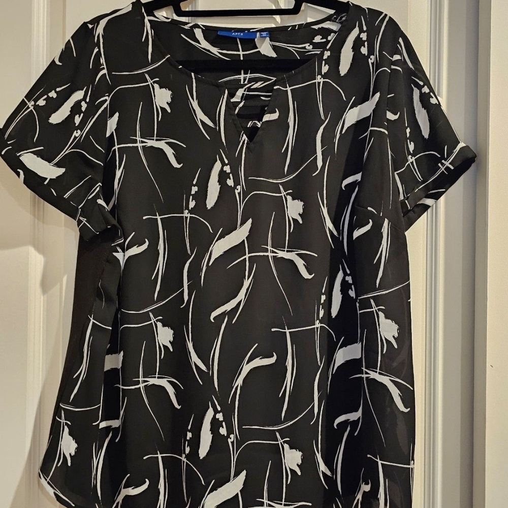 Apt. 9 Black and White Abstract Blouse